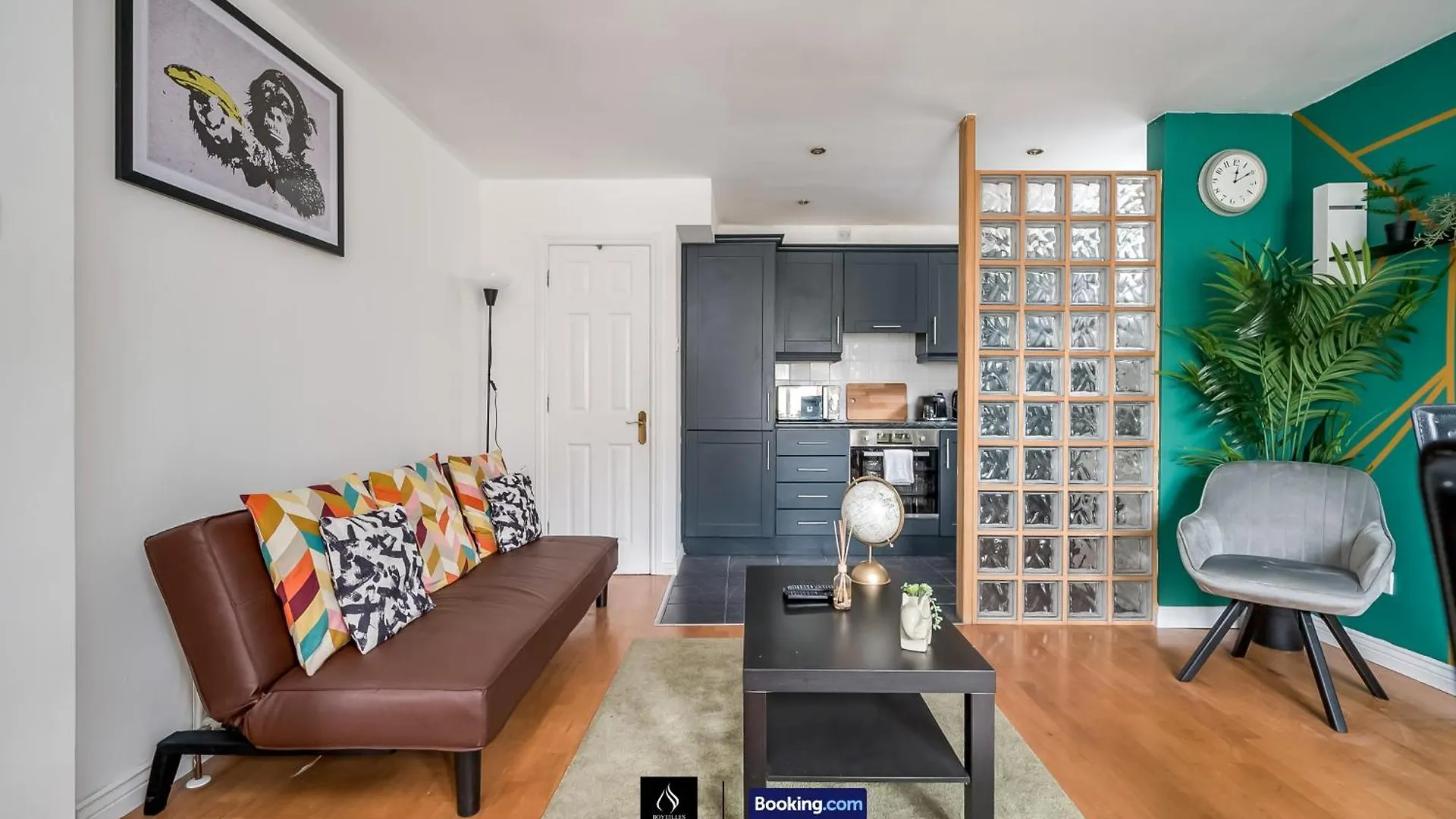2 Bed House By Boyeilles Apartments Short Lets & Serviced Accommodation Belfast With Balcony & Free Parking United Kingdom