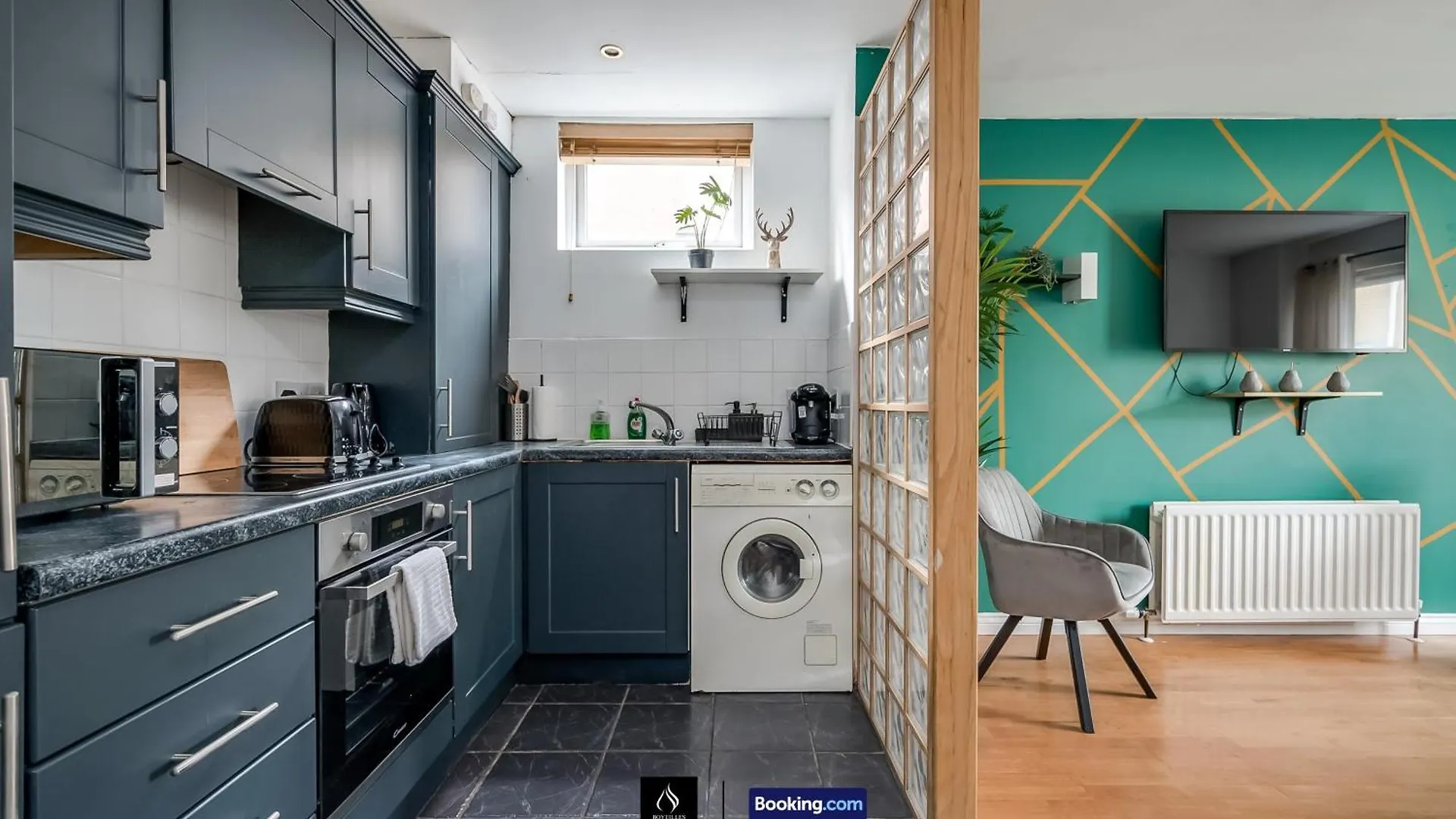 Holiday home 2 Bed House By Boyeilles Apartments Short Lets & Serviced Accommodation Belfast With Balcony & Free Parking