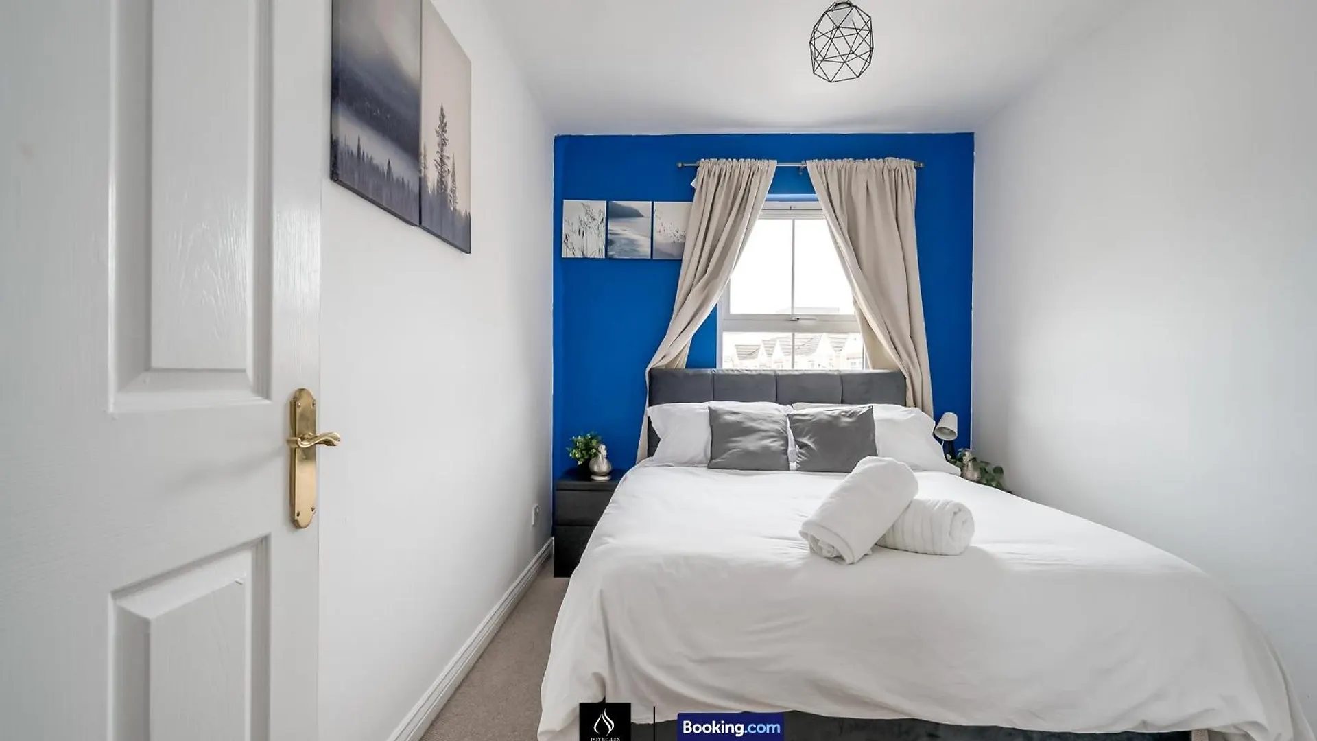 2 Bed House By Boyeilles Apartments Short Lets & Serviced Accommodation Belfast With Balcony & Free Parking